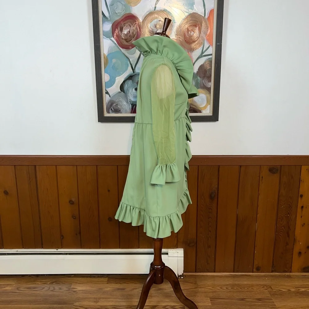 Adorable Vintage 1970s Green Ruffle Mini Dress! - Picture 5 of 6